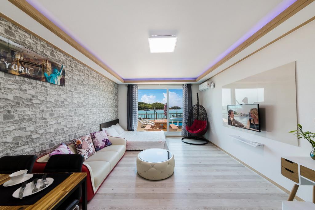 Dolsanmaru Pension Yeosu Bagian luar foto