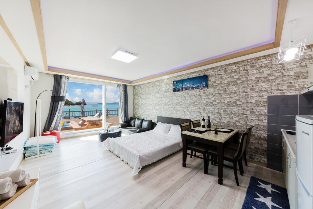 Dolsanmaru Pension Yeosu Bagian luar foto