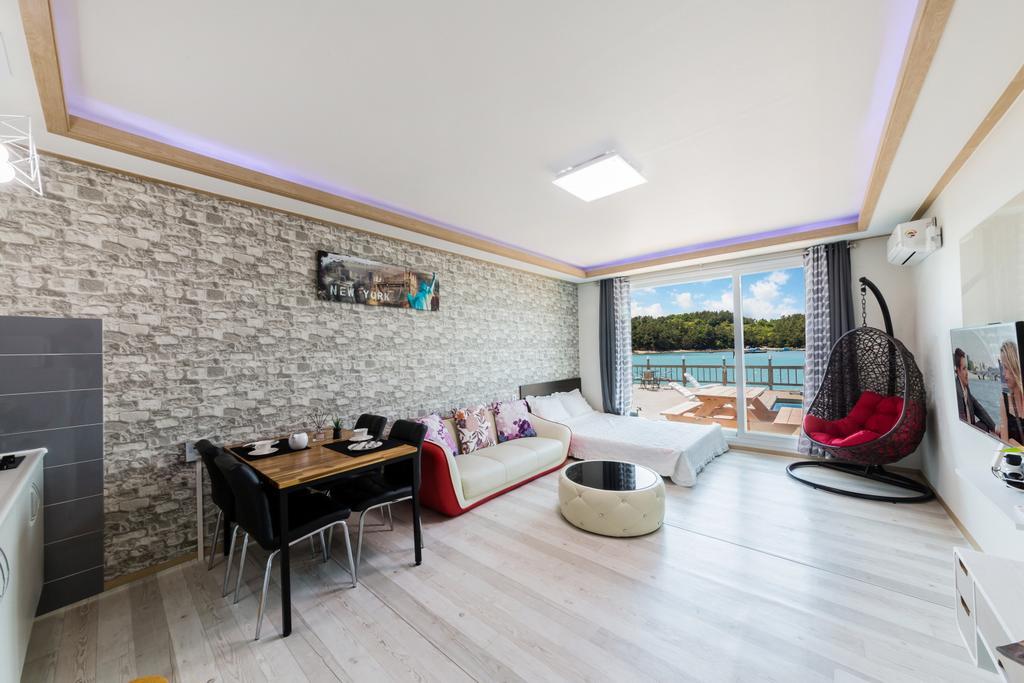 Dolsanmaru Pension Yeosu Bagian luar foto