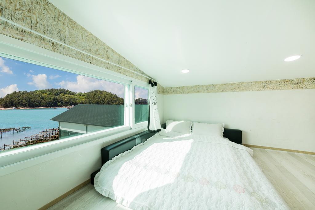 Dolsanmaru Pension Yeosu Bagian luar foto