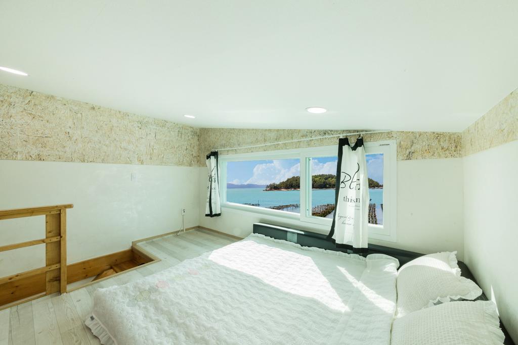 Dolsanmaru Pension Yeosu Bagian luar foto
