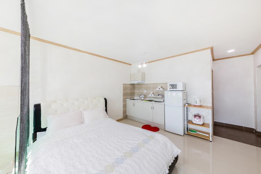 Dolsanmaru Pension Yeosu Bagian luar foto