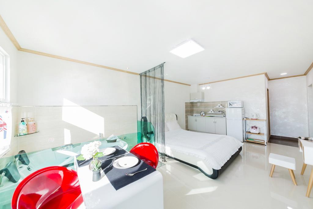 Dolsanmaru Pension Yeosu Bagian luar foto